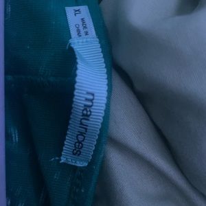 Maurice’s, XL, Short-Sleeved.